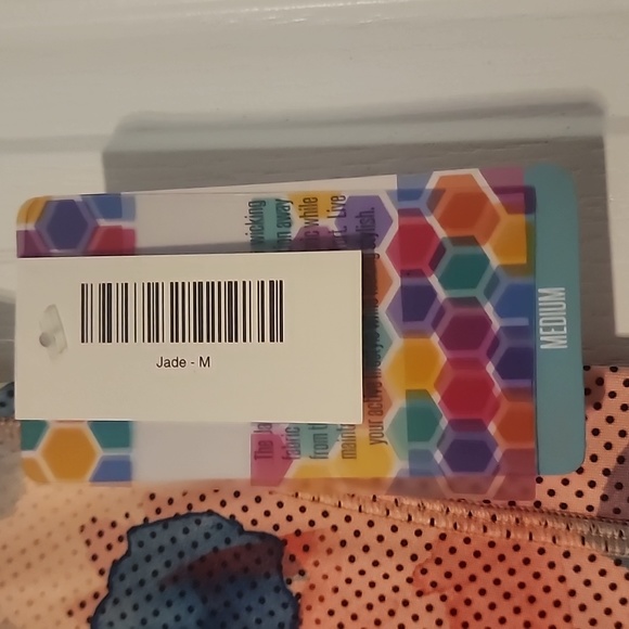 LuLaRoe Jade Capri M - Picture 2 of 2